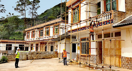 宜宾兴文县石海旅游公路沿线风貌改造工程接近完工，房屋建筑工程施工成果显著